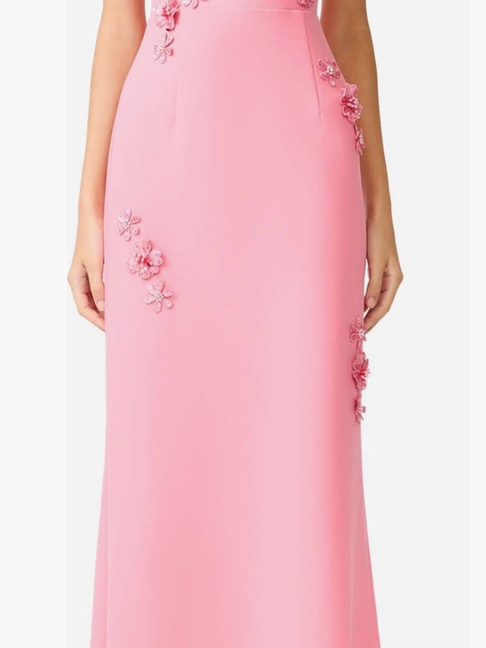 Elliatt
Hayley Beaded Floral
Appliqué Sheath Gown Size - M